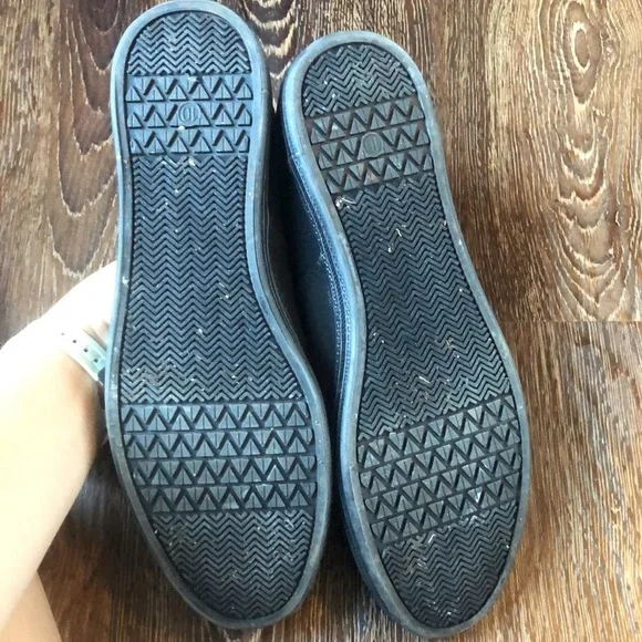 Universal Thread black sneakers - Picture 6 of 7